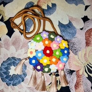 Floral Graphic Tassel Decor
Straw Bag